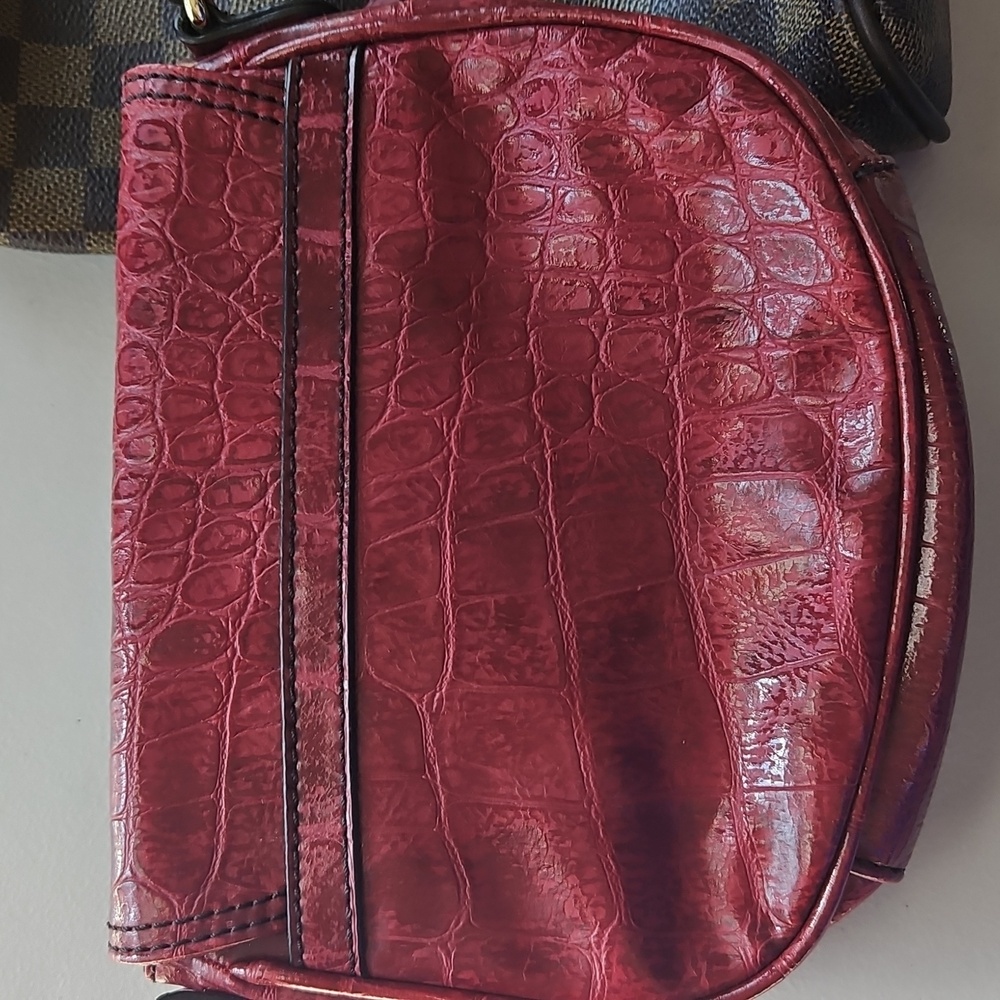 Nine West Bag Crocidile Embossed Red With GOLD Crossbody - Picture 8 of 12